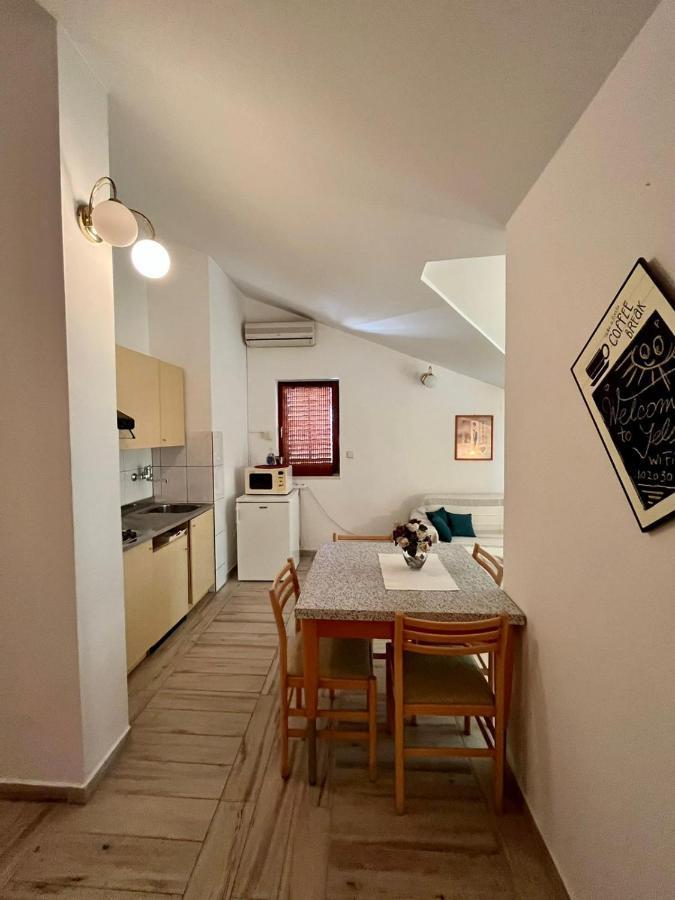 Gorana Apartman With Swimming Pool Apartment Jelsa  Luaran gambar
